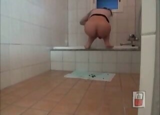 Solo action in the bathroom with a big booty cougar