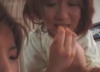 Putting her hands and waiting for the warm feces